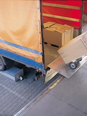 ALTEC 845002 Aluminium-Überfahrbrücke, mit Anschlagwinkel, Traglast 600 kg, LxB 1200x1250 mm Expressversand