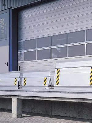 ALTEC 832094 Ortsfeste Überfahrbrücke, LxBxH 785x1500x150 mm, Traglast 4000 kg, verschiebbar, klappbar, Fallsicherung Top-Angebot