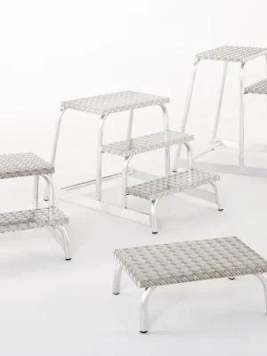 Geprüft ZARGES 842643 Arbeitspodest, starr, Aluminium, 4 Stufen 200 mm tief, Podesthöhe 800 mm, Arbeitshöhe 2800 mm, Grundfläche 680x1080 mm, Plattform 350x577 mm